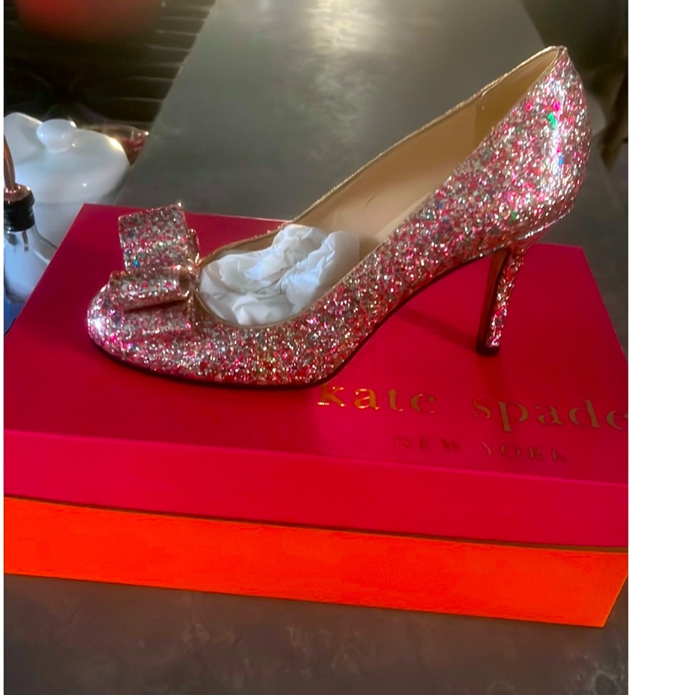 Practically New!! Holiday perfect Kate Spade heels. Super cute!!